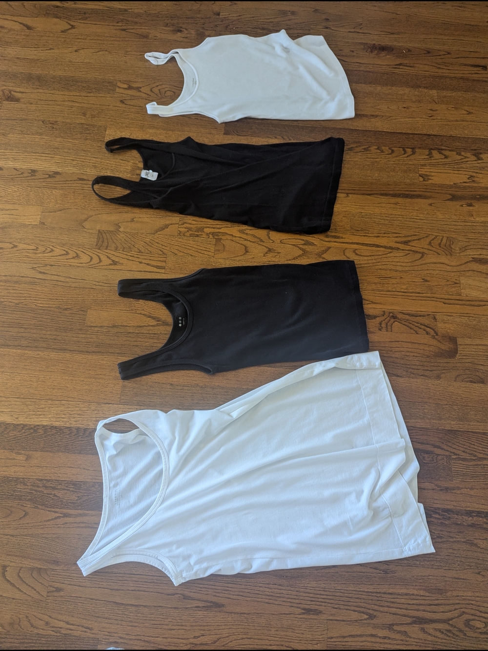 4 Tank Tops Eileen Fisher, Lilla P Snug  Black & White Set Lot Petite Medium 1 L